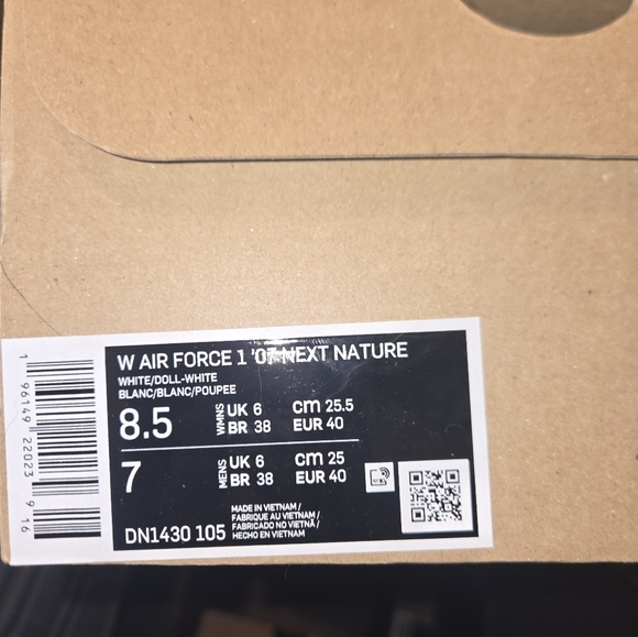 Nike Air Force 1s BRAND NEW - Picture 2 of 3